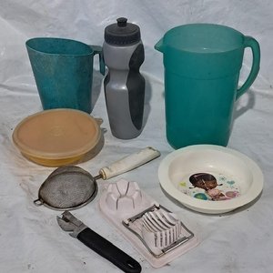 Lote siguiente: Varios Utensilios y Recipientes de Cocina