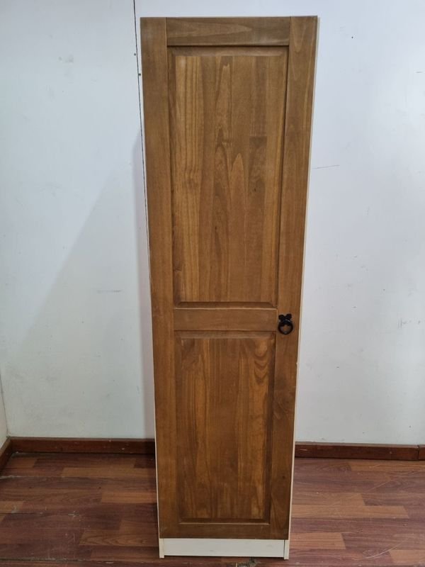 Lote siguiente: Puerta de madera en buen estado
