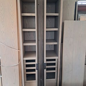 Lote anterior: Dos Módulos de Placar Laminado Roble con Estantes y Cajones