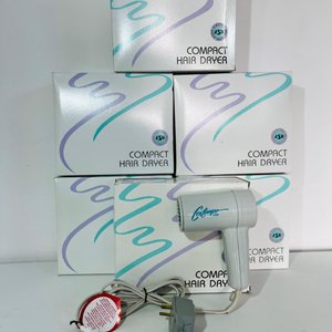 Lote siguiente: Set de 6 Secadores de Pelo Contempo 1500 Compact Hair Dryer