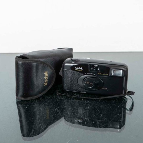 Cámara Kodak KB20 con Estuche y Lente Ektanar - imagen 1