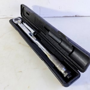 Torquímetro de 1/2" con Accesorios en Estuche - imagen 1