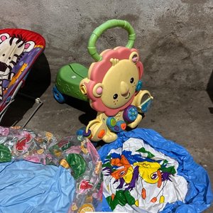 Mecedora de bebé, piscina inflable y andador/correpasillos con diseño de león - imagen 4
