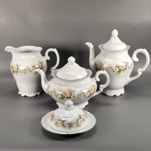 Conjunto de Porcelana Brasilera Schmidt: Tetera, Lechera, Dulcera y Cafetera con Flores - imagen 14
