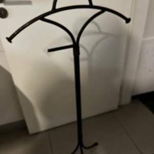 Perchero de Hierro Negro con Diseño Curvo - imagen 2