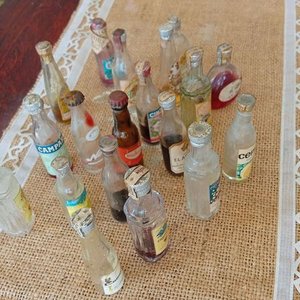 Lote de 19 Mini Botellitas Antiguas de Colección - imagen 2