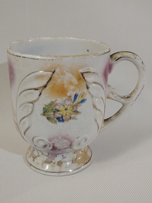 Antigua taza de porcelana con decoración floral - imagen 3