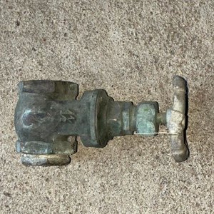Llave de Paso Antigua de Bronce con Volante - imagen 3