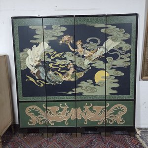 Lote anterior: Biombo Chino Decorado a Mano con Figuras Celestiales y Dragones