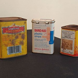 Lote de Latas Antiguas: Geniol, Lipton, Band-Aid y Más - imagen 17
