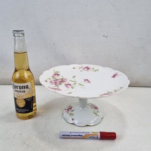 Lote anterior: Fuente de Torta Antigua MZ Austria Diseño Floral Bordes Festoneados