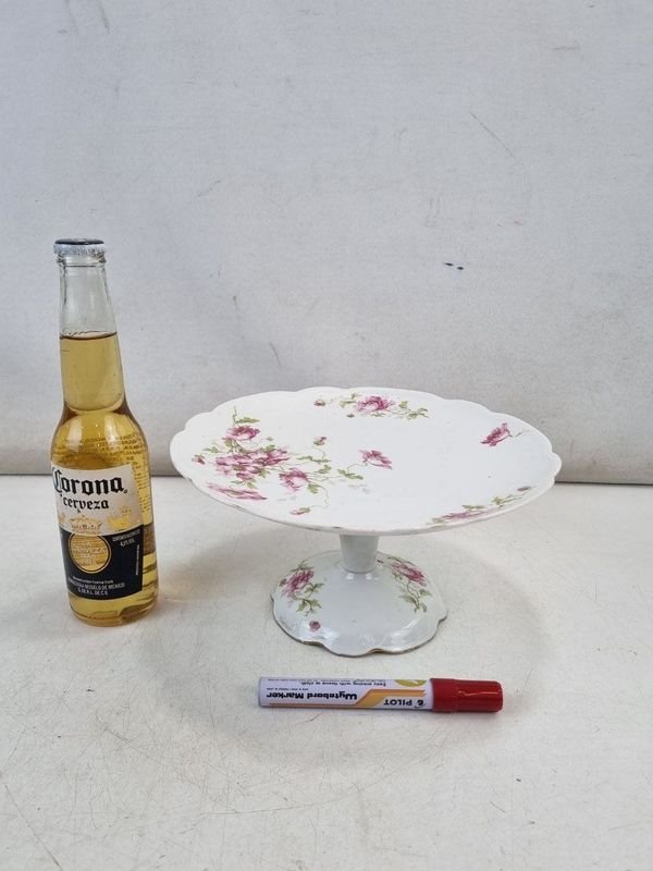 Fuente de Torta Antigua MZ Austria Diseño Floral Bordes Festoneados