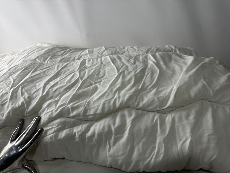Cama de hotel con características únicas - imagen 3