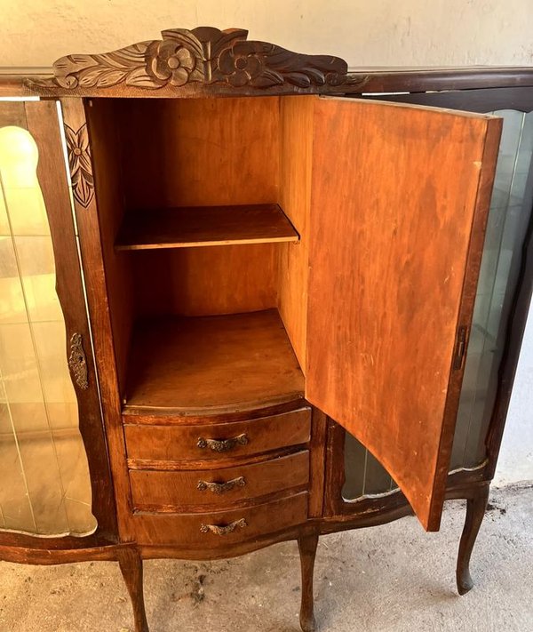 Muebles de lujo con detalles ornamentales y hardware de bronce - imagen 6