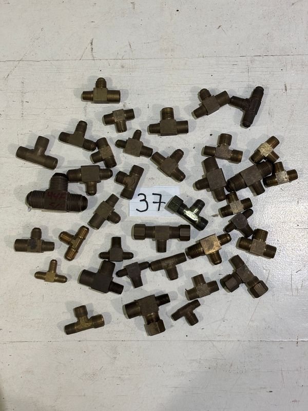 Lote de 37 piezas de conexiones de bronce