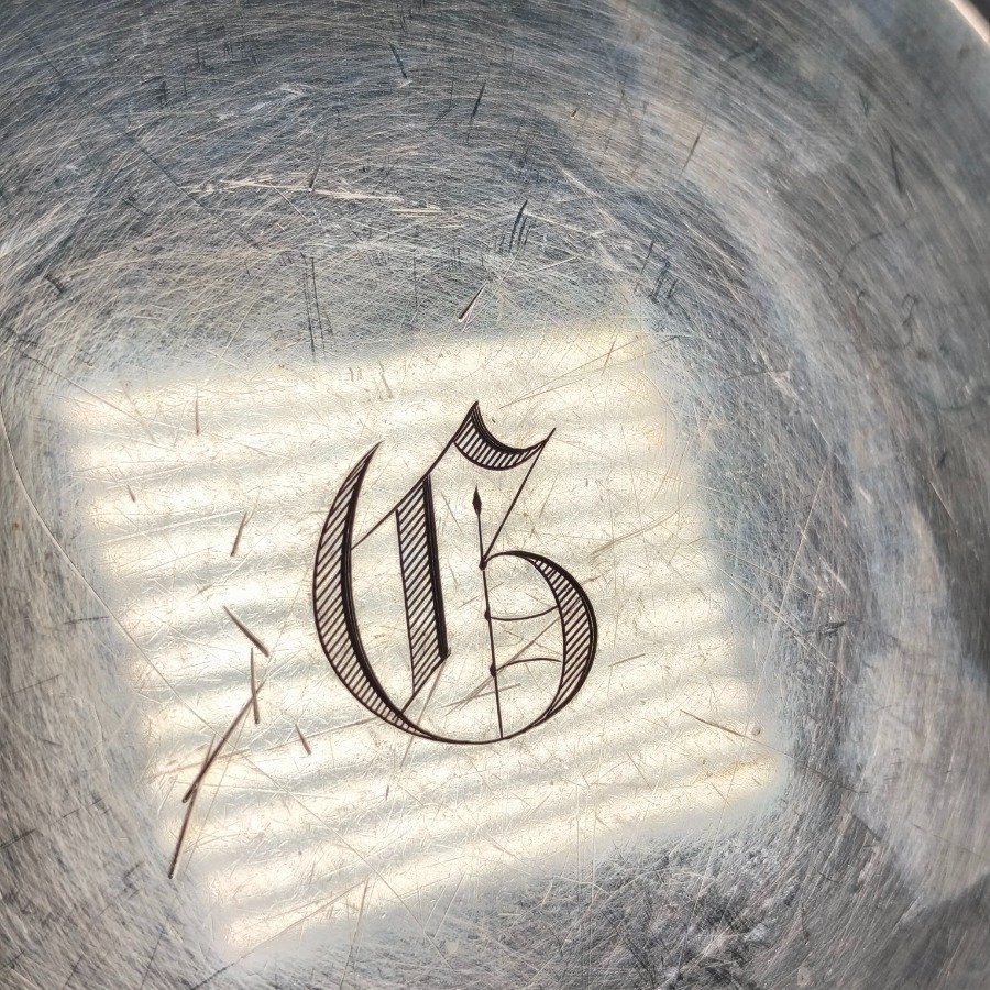 Plato de plata esterlina con monograma 'Hodgson, Kennard & Co' - imagen 4