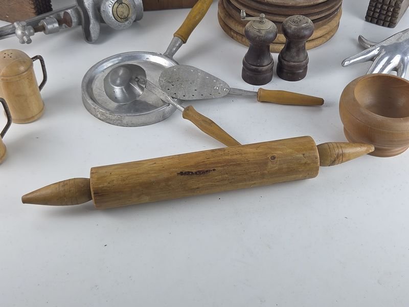 Gran lote de artículos en madera y aluminio para la cocina - imagen 2