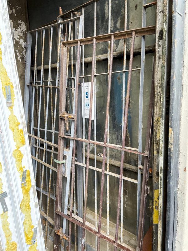 Lote de 4 Hojas de Reja Metálicas con Detalles