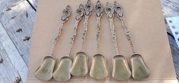 Cucharitas de postre de bronce ornamentadas - imagen 1