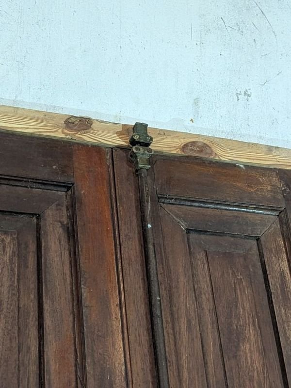 Puerta antigua de cedro con marco de pinotea - imagen 8