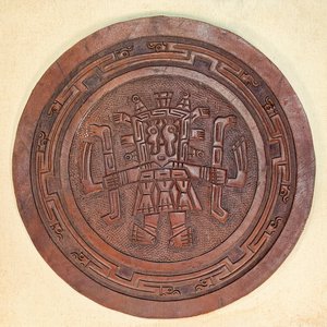 Cuadro Repujado en Cuero Circular con Personaje Azteca y Marco de Madera - imagen 2