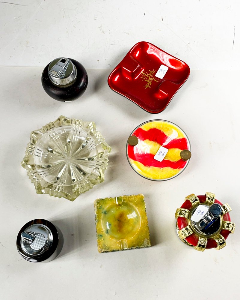 Piezas de porcelana y ceniceros en venta - imagen 2