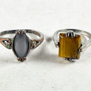 Lote siguiente: Dos Anillos con Piedras Semipreciosas