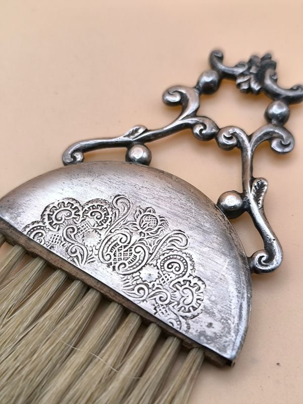 Escobilla de Tocador Vintage en Plata Labrada - imagen 2