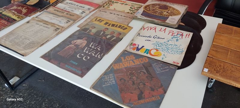 Gran lote de libros y accesorios en buen estado - imagen 3