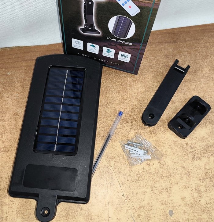 Luz solar con sensor y control remoto - imagen 5