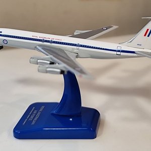 Lote siguiente: Maqueta Avión Boeing 707 Royal Australian Air Force Escala 1/500