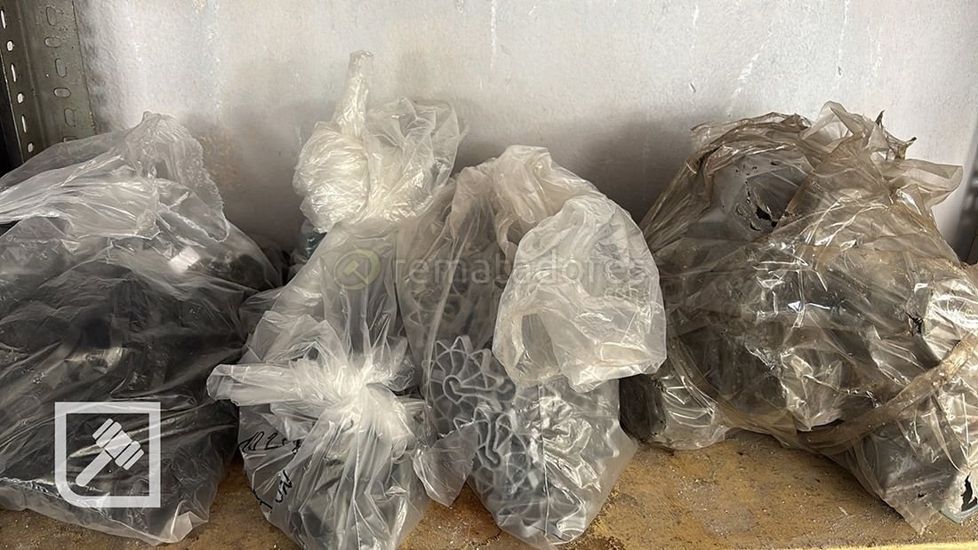 Lote de Piezas Metálicas Varias en Bolsas