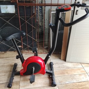 Lote siguiente: Bicicleta Ergométrica Negra y Roja