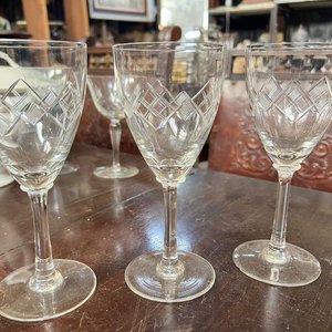 Lote anterior: Juego de 5 Copas Antiguas de Cristal Tallado con Diseño Geométrico