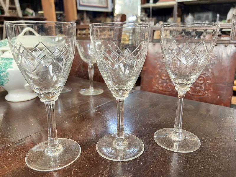 Juego de 5 Copas Antiguas de Cristal Tallado con Diseño Geométrico