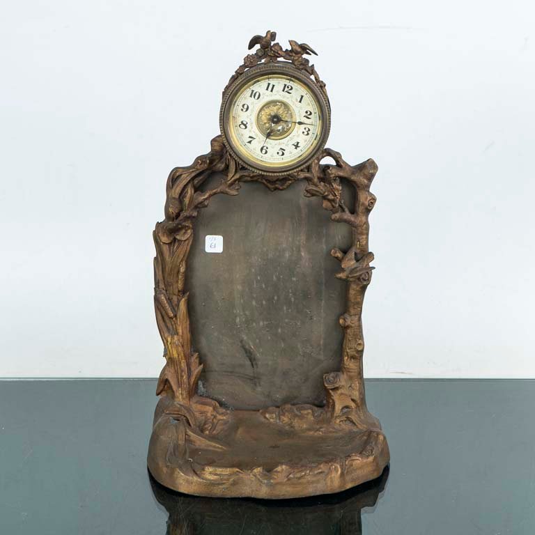 Lote anterior: Reloj de metal con despojador dañado