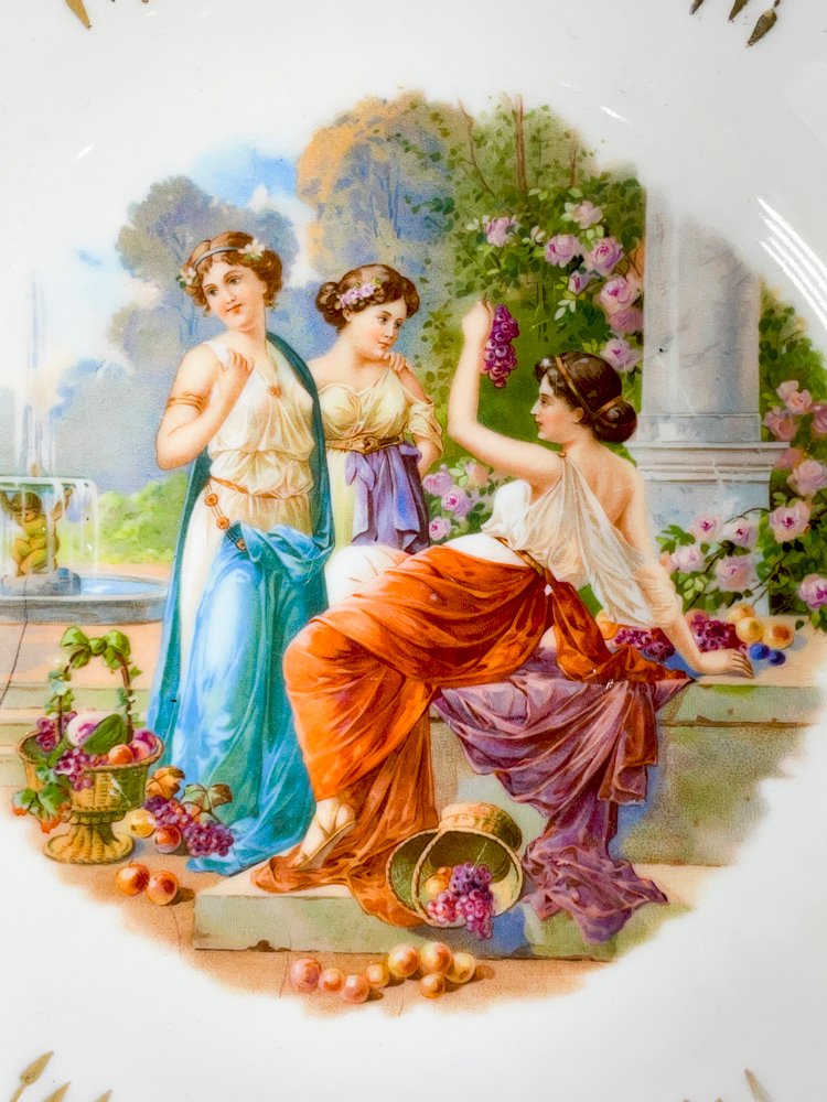 Porcelana con Motivo de Damas y Bordado Cascada - imagen 3