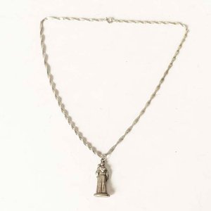 Lote siguiente: Cadena con Colgante Religioso de Plata
