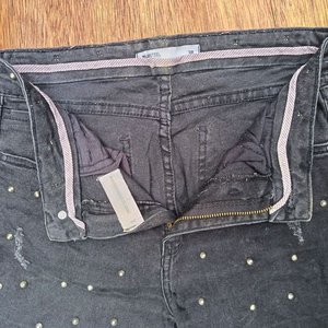 Lote de Ropa Femenina: Jeans con Tachas y Remeras Variadas - imagen 9