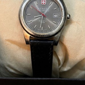 Reloj Wenger Suizo de Acero Inoxidable con Correa de Cuero - imagen 3