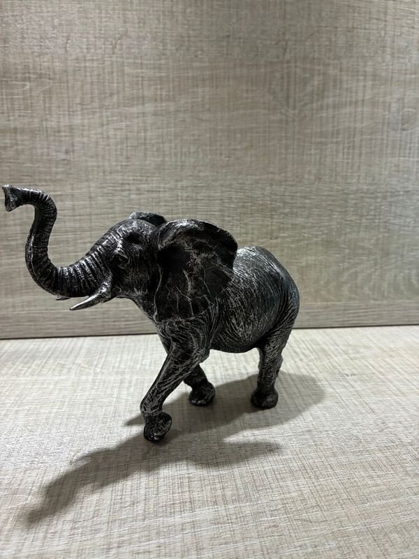 Estatua de elefante en plástico y metal - imagen 1