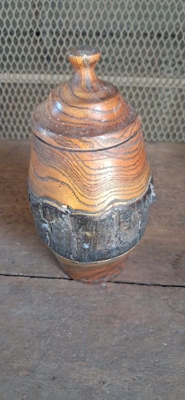 Recipiente de Madera con Tapa y Macetero de Barro Azul - imagen 1