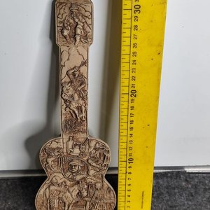 Lote de 3 Piezas Decorativas en Pasta: Llave, Guitarra y Cuchillo Gaucho - imagen 4