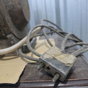 Foco Proyector Industrial Antiguo con Lente Acanalado - imagen 5