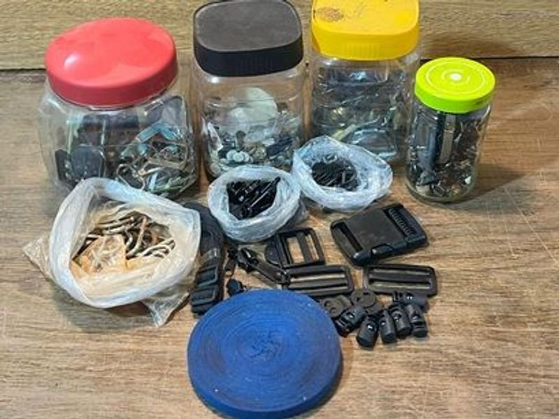 Lote anterior: Colección de accesorios y herramientas para modistas
