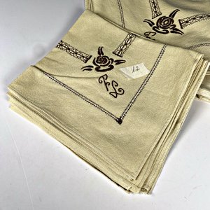 Doce Servilletas Antiguas Bordadas con Iniciales - imagen 3