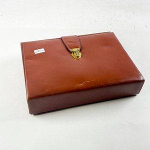 Lote anterior: Neceser de Viaje Marrón con Accesorios