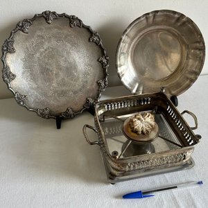 Plato Decorativo y Calentador de Metal Plateado - imagen 2
