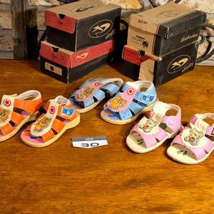 Lote siguiente: Lote de 7 Sandalias Infantiles: Varios Modelos y Colores