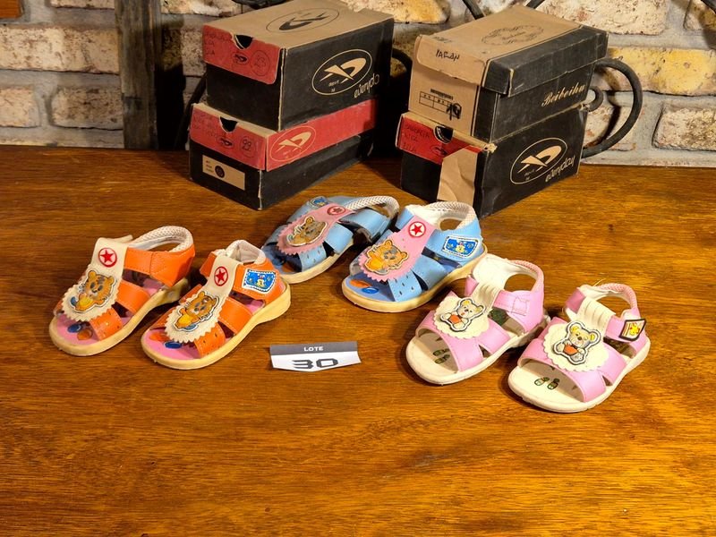 Lote de 7 Sandalias Infantiles: Varios Modelos y Colores